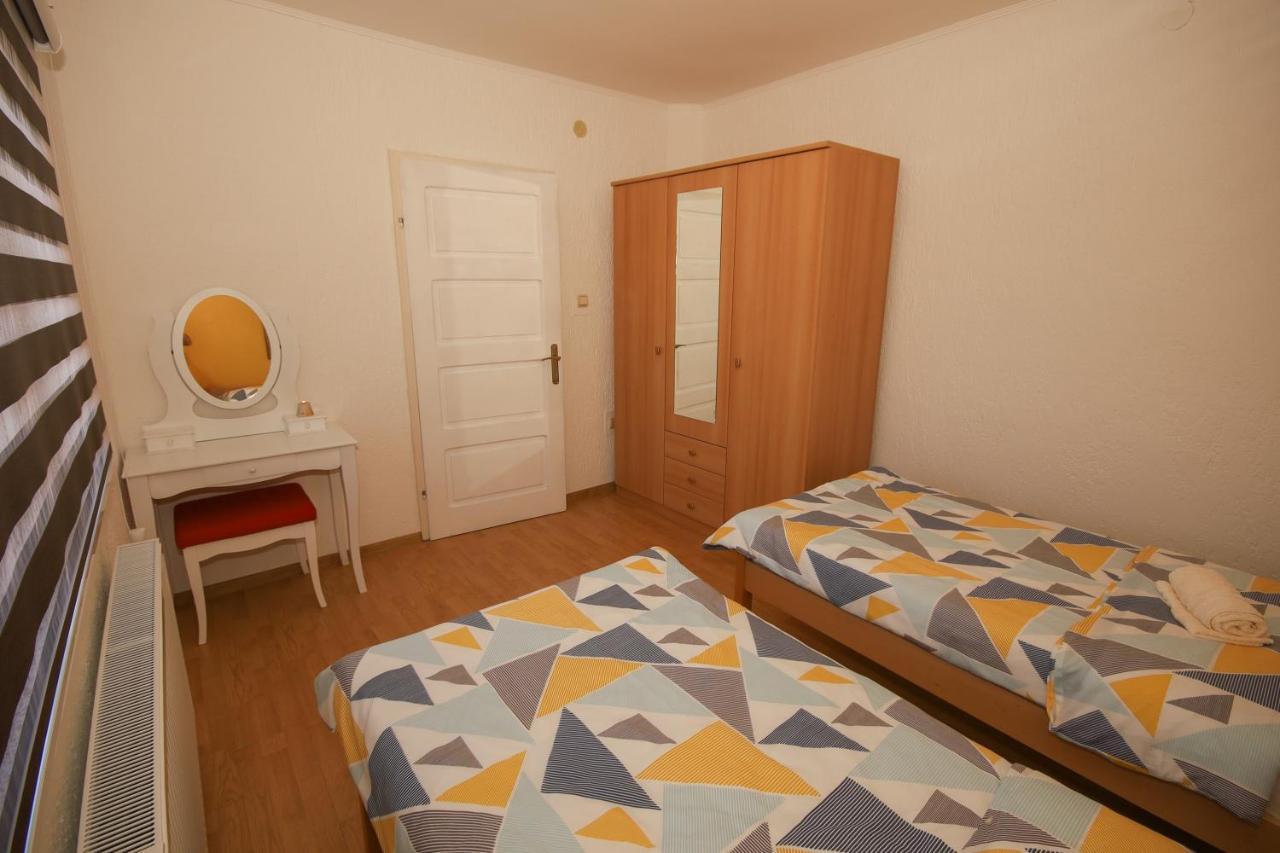 Apartments Sweet Home Оточац Экстерьер фото