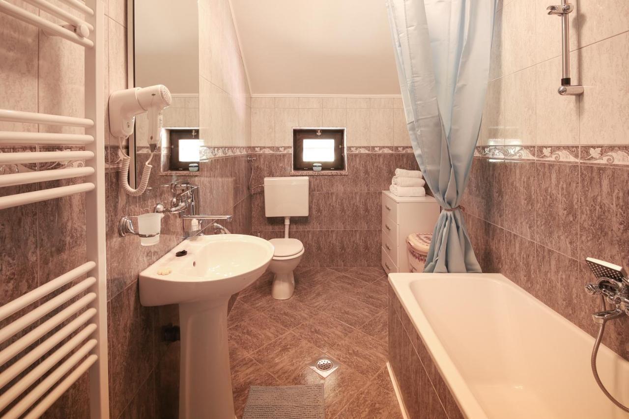 Apartments Sweet Home Оточац Экстерьер фото