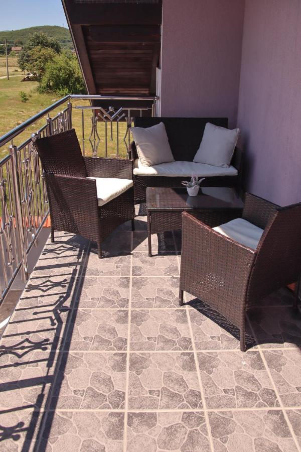 Apartments Sweet Home Оточац Экстерьер фото