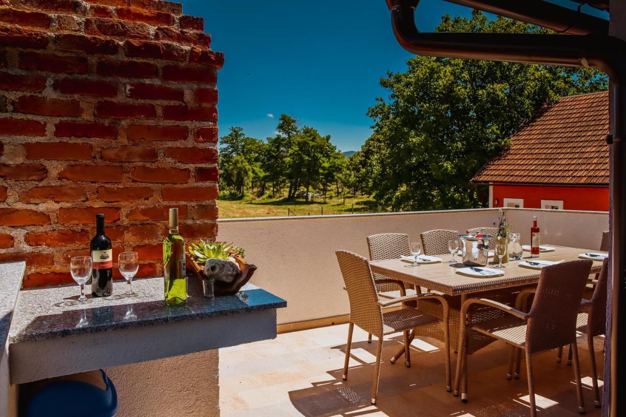 Apartments Sweet Home Оточац Экстерьер фото