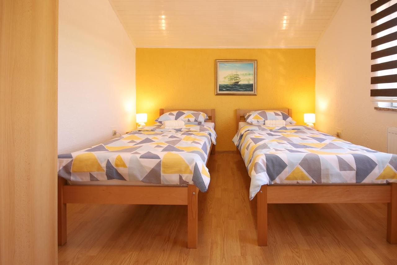 Apartments Sweet Home Оточац Экстерьер фото