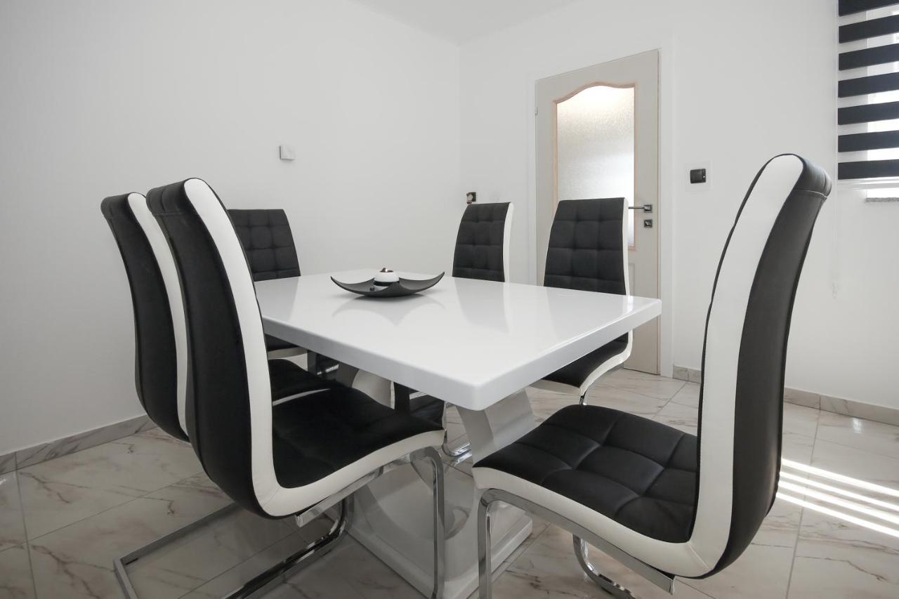 Apartments Sweet Home Оточац Экстерьер фото