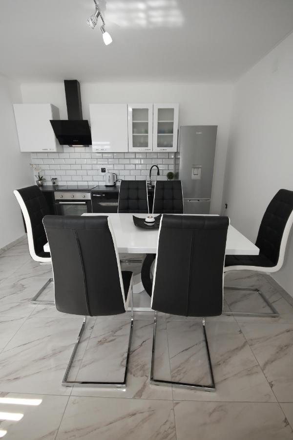 Apartments Sweet Home Оточац Экстерьер фото